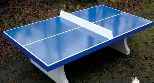 Tischtennisplatte blau aus Beton